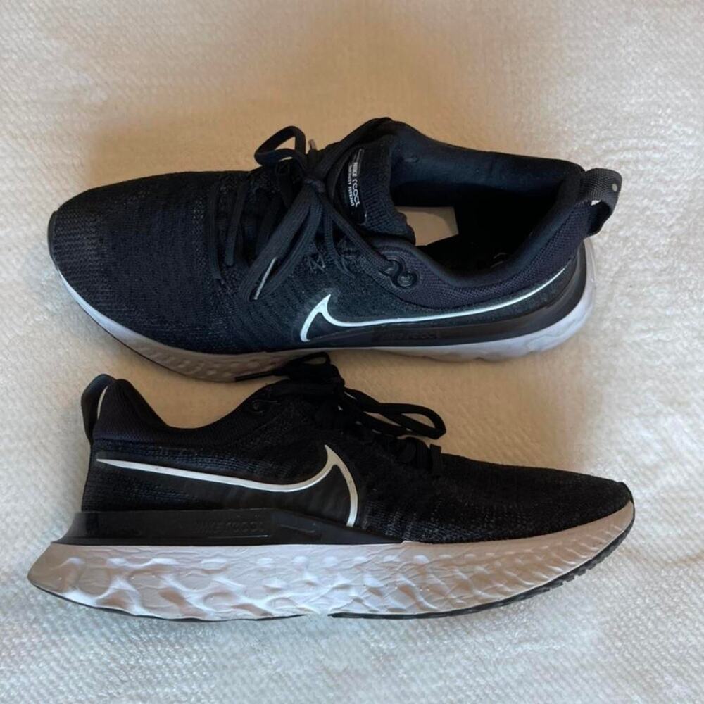 Black Nike Reacts Infinity Flyknit